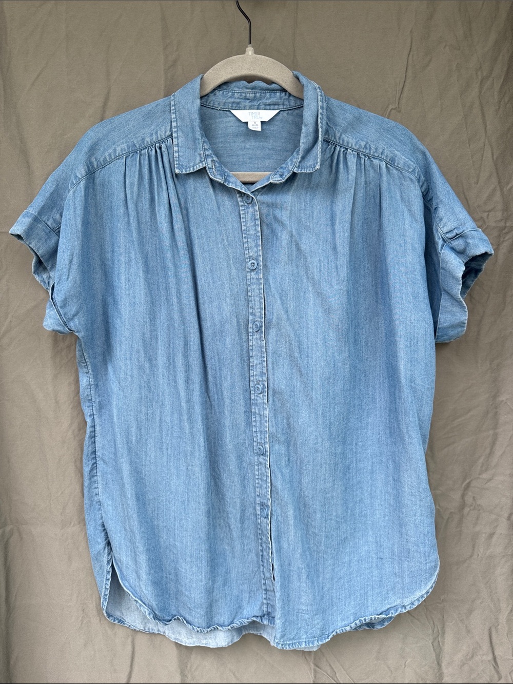 Light Blue Denim Button-Front Women's Shirt - Unbranded